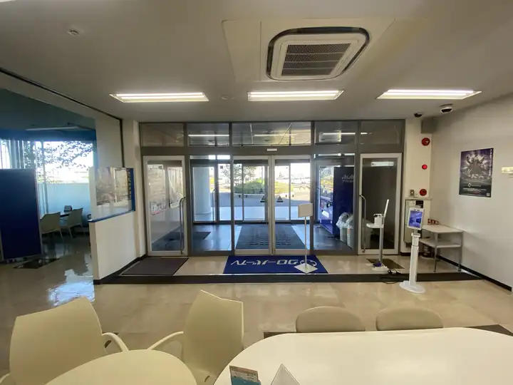 クローバーテレビ本社1階の正面入口