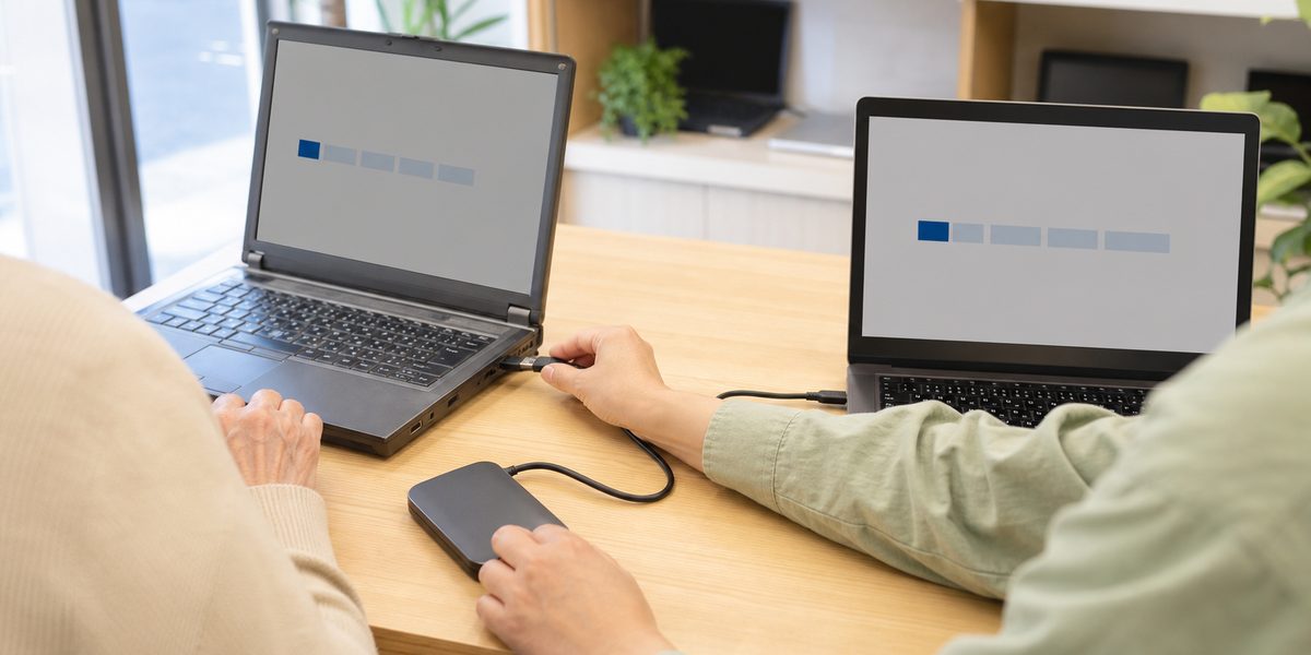 外付けハードディスクを使ってデータ移行をご説明しているところ